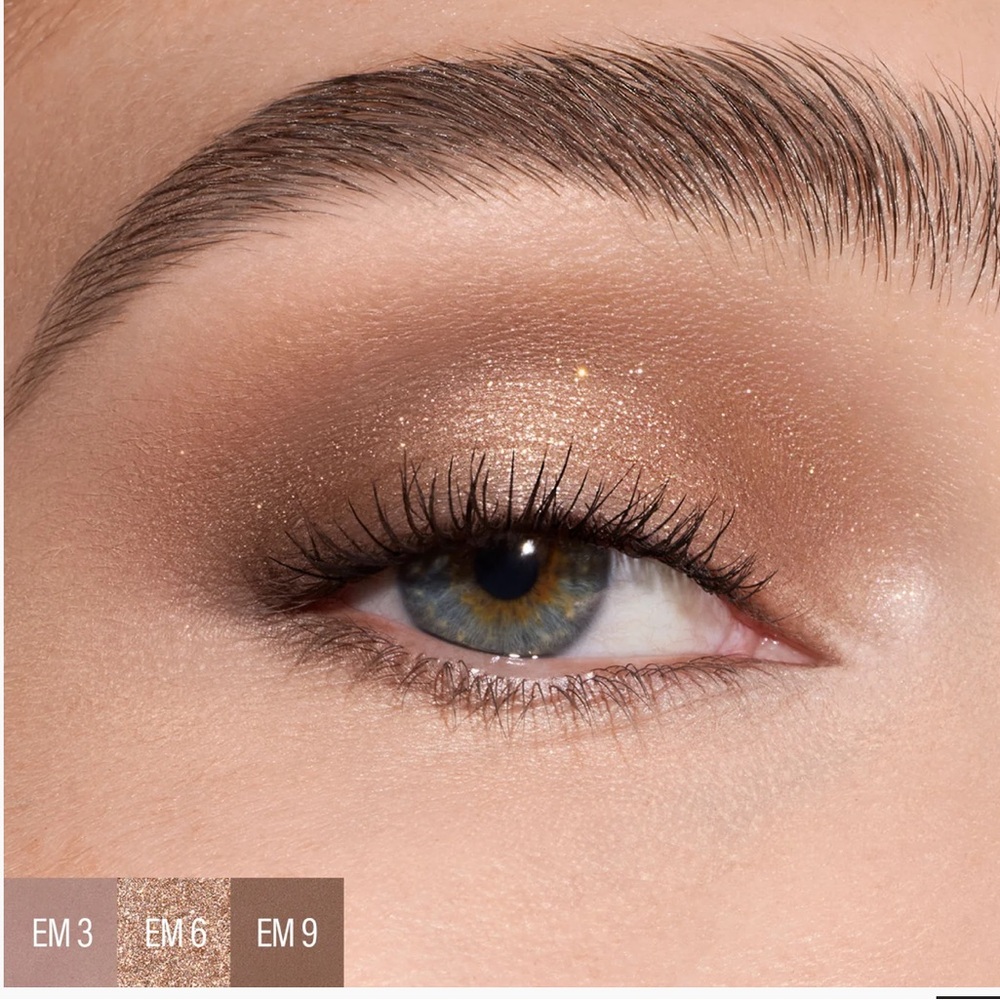 Makeup by Mario Ethereal Eyes Moonlight 12
Shades, 4 finishes it’s so pretty! - Picture 3 of 10